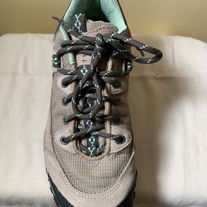 Columbia hiking shoe 6.5